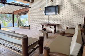 Casa familiar, patio, vista a la alberca | Terraza o patio