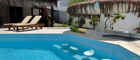 Casa familiar, patio, vista a la alberca | Alberca | Alberca al aire libre