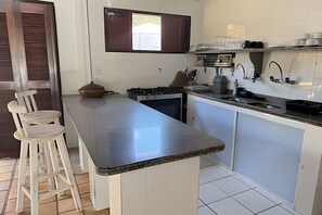 Casa familiar, patio, vista a la alberca | Cocina privada