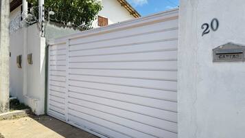 Entrada al alojamiento