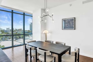 Dining - 17WEST 2BR | Pool & Walk to Lincoln Road (Miami Beach)