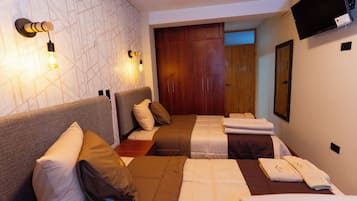 Rom – basic | Skrivebord, skrivebord for bærbar PC og blendingsgardiner