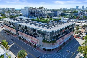 DJI_20251031105743_0043_D - 17West 2BR | Pool & Walk to South Beach (Miami Beach)