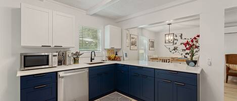 Mikrowelle, Ofen, Herdplatte, Geschirrspüler