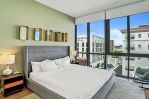 Ferros/tábuas de passar roupa, berço de viagem, Wi-Fi, roupa de cama