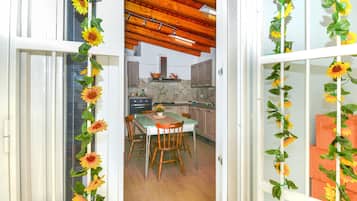 Frigorifero, piano cottura, macchina per tè/caffè