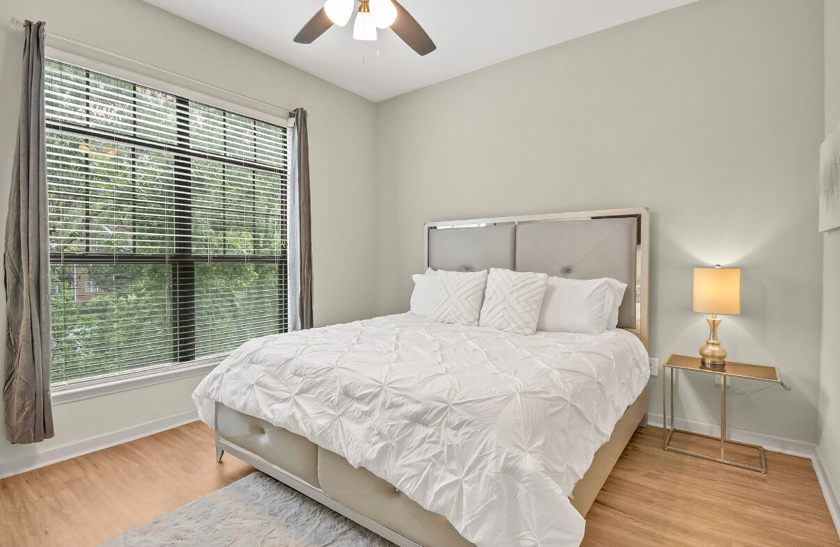 2 bedrooms, iron/ironing board, internet, bed sheets