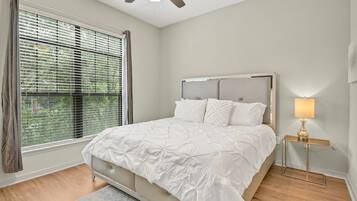 2 bedrooms, iron/ironing board, internet, bed sheets