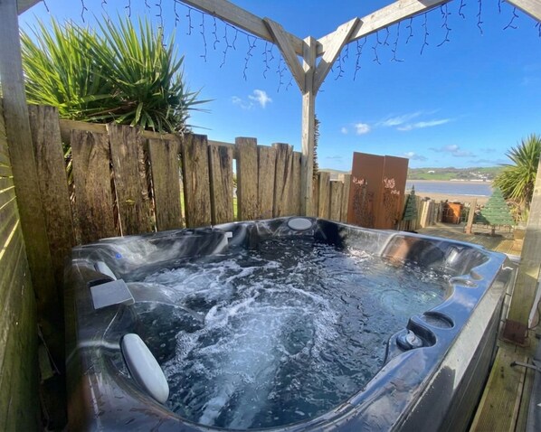 Outdoor spa tub