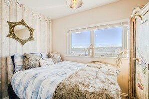 2 dormitorios, cuna de viaje, Internet y ropa de cama