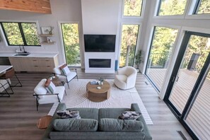 TV, fireplace, stereo - Highline Luxury | Golf, Ski & Hike Whitefish MT (Whitefish)