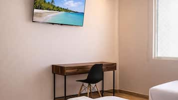 Tomannsrom – deluxe | Skrivebord for bærbar PC, wi-fi (inkludert) og rullestolvennlig