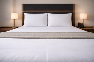 Ropa de cama de alta calidad, colchones Tempur-Pedic y escritorio 