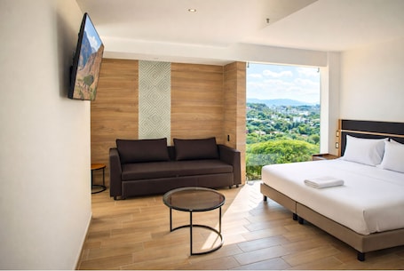 Premium-Suite, Stadtblick | Ausblick vom Zimmer. Hotel Vía Norte