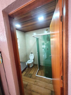 Asciugacapelli, asciugamani, sapone, carta igienica