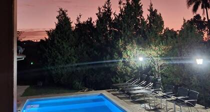 Beautiful country house in Piedade, pets allowed, heated spa and pool.