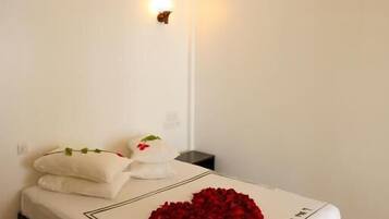 Habitación estándar con 1 cama doble o 2 individuales | Sistema de insonorización y wifi gratis