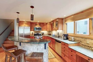 Fridge, microwave, oven, stovetop - Cozy, Central 3BR W/fireplace and Hot tub (Telluride)