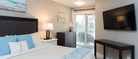 Desk, iron/ironing board, WiFi, bed sheets