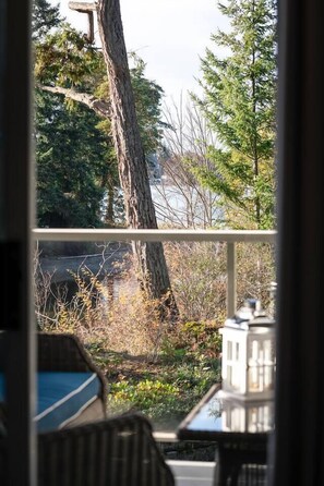 Interior - Pacific Shores Nature Escape – King Suite (Nanoose Bay)
