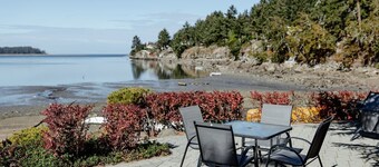 Oceanfront Resort Corner Double Queen Beds Suite