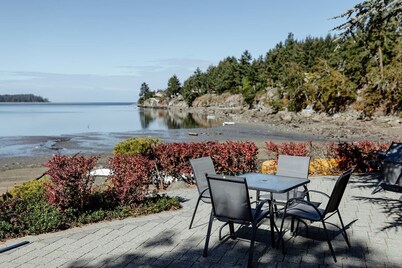 Oceanfront Resort Corner Double Queen Beds Suite