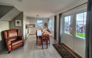 Smart TV - Beautiful home in Bøvågen with sauna (Bøvågen)