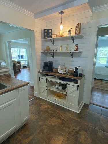 The Cottage: cozy 3-bedroom home 5.5 miles from Winnsboro.