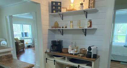 The Cottage: cozy 3-bedroom home 5.5 miles from Winnsboro.