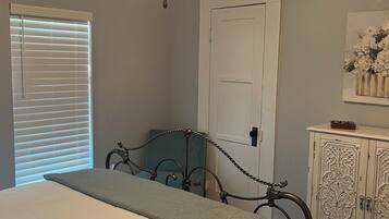 Bügeleisen/Bügelbrett, WLAN, Bettwäsche