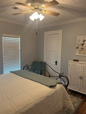 Bügeleisen/Bügelbrett, WLAN, Bettwäsche