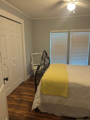 Bügeleisen/Bügelbrett, WLAN, Bettwäsche