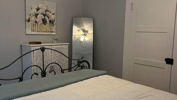 Bügeleisen/Bügelbrett, WLAN, Bettwäsche