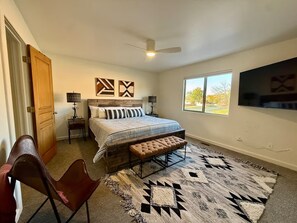 2 bedrooms, desk, iron/ironing board, travel cot - Elegant Moab Getaway with Pool & Scenic Views (Moab)