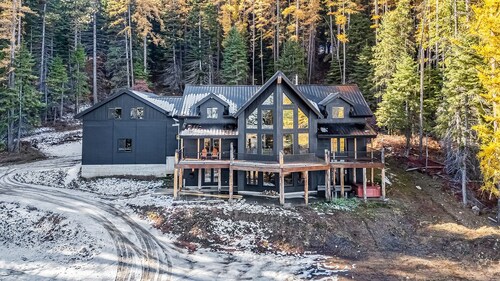 NEW! Luxury Cabin near Tamarack Resort with Hot Tub & Sauna