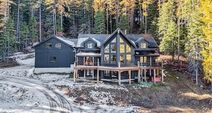 NEW! Luxury Cabin near Tamarack Resort with Hot Tub & Sauna