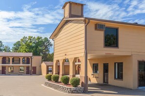Exterior - Mount Pleasant INN (Mount Pleasant)
