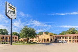 Exterior - Mount Pleasant INN (Mount Pleasant)