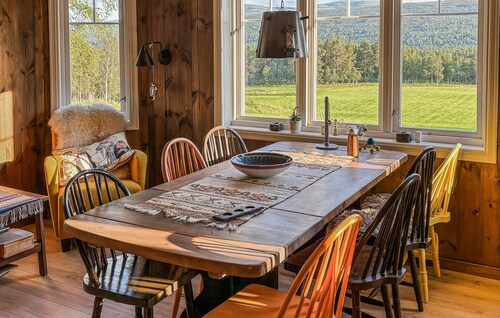 Stunning home in Røros with sauna