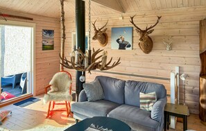 Smart TV, fireplace - Stunning home in Røros with sauna (Røros)