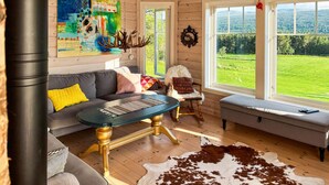 Smart TV, fireplace - Stunning home in Røros with sauna (Røros)
