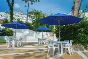Outdoor dining - Escape with ocean view and private Jacuzzi in Spirit Terrenas (Las Terrenas)