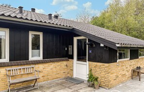 Exterior - Amazing home in Tarm with WiFi (Tarm)