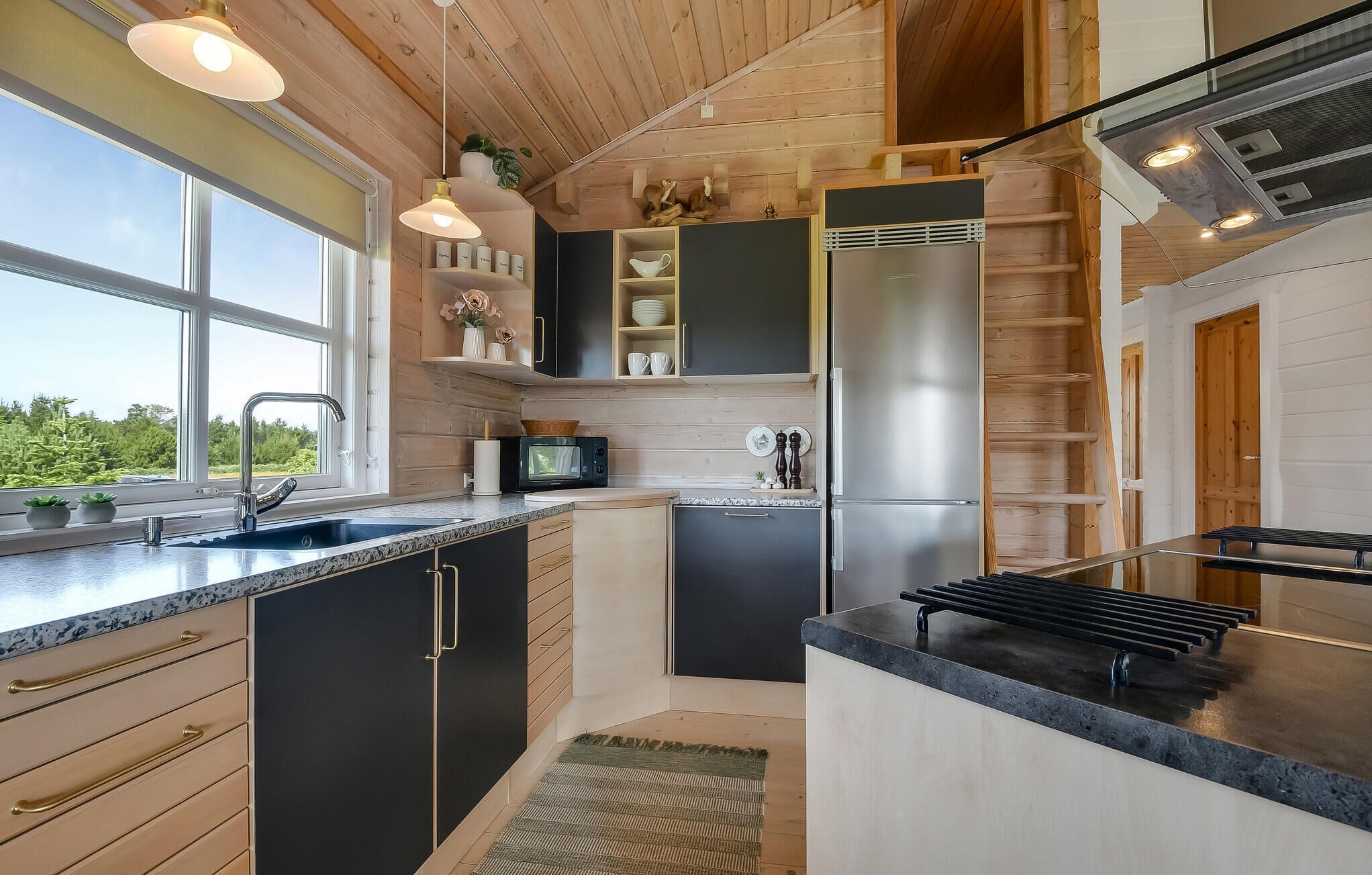 Kylskåp, ugn, spishäll och diskmaskin