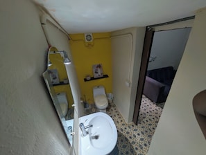 Hair dryer, towels, soap, toilet paper - LA ESPAÑOLA GUESTHOUSE 1 (Santo Domingo)