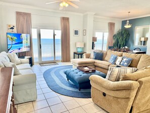 TV, books - 5 Star Beach Penthouse - Best value Top Floor!! (Gulf Shores)
