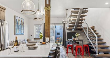 Perfect 2-bedroom + Bunkbeds space townhome with AC in delightful Victor