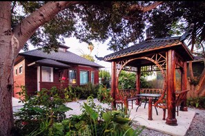 تناول الطعام بالخارج