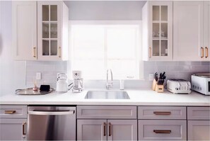 Microwave, oven, stovetop, dishwasher - A wonderful relaxing getaway in Emeryville (Emeryville)