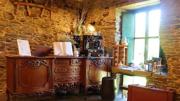 40-inch Smart TV with digital channels